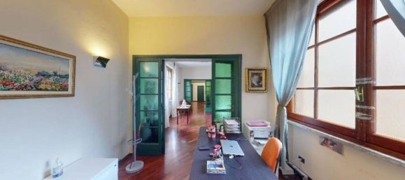 5 rooms Apartment in Florence, Italy No. 177368 13