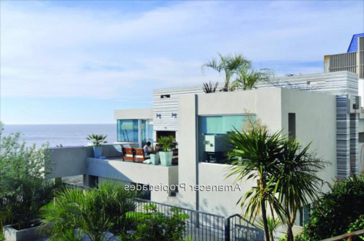 Casa de 5 dormitorios en Montevideo, Uruguay No. 11963