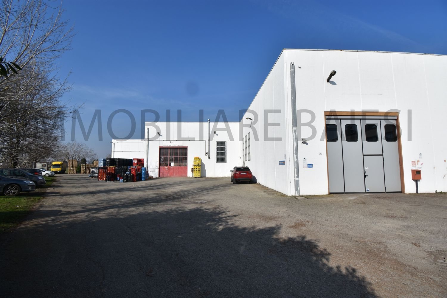 548m² Warehouse in Castenaso, Italy No. 179009
