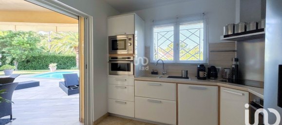 Villa de 4 dormitorios en Saint-Raphael, France No. 295667 11