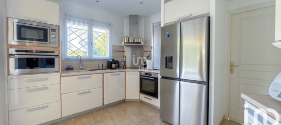 Villa de 4 dormitorios en Saint-Raphael, France No. 295667 12