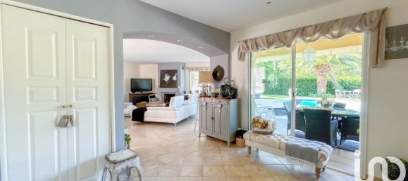 Villa de 4 dormitorios en Saint-Raphael, France No. 295667 10