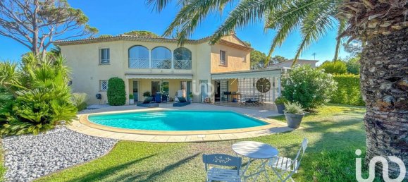 Villa de 4 dormitorios en Saint-Raphael, France No. 295667 3
