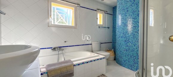 Villa de 4 dormitorios en Saint-Raphael, France No. 295667 18