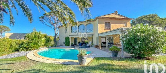 Villa de 4 dormitorios en Saint-Raphael, France No. 295667 2