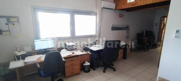 Oficina de 3 habitaciónes en Brindisi, Italy No. 302204 3