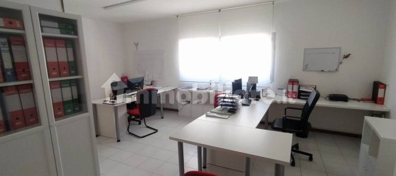 Oficina de 3 habitaciónes en Brindisi, Italy No. 302204 11