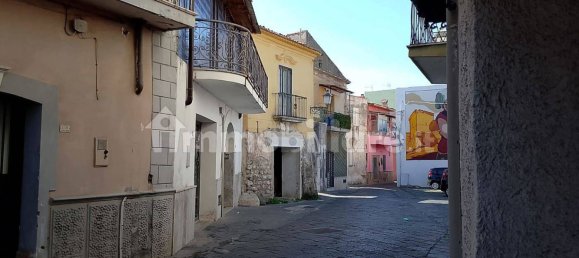 Apartamento de 4 dormitorios en Mondragone, Italy No. 268250 3