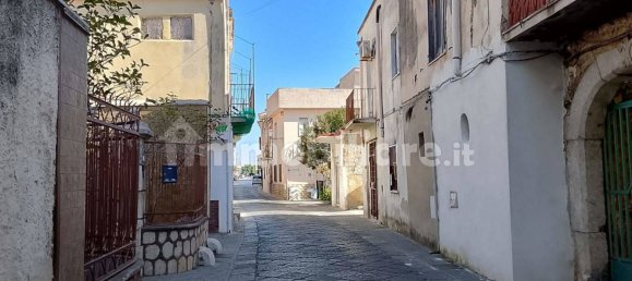 Apartamento de 4 dormitorios en Mondragone, Italy No. 268250 2