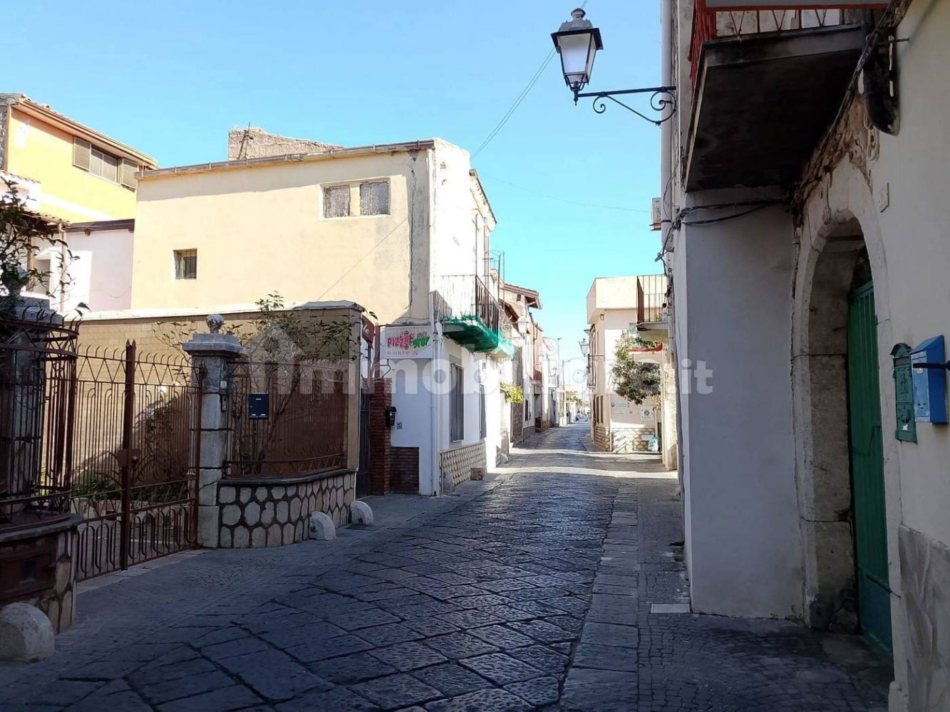 Apartamento de 4 dormitorios en Mondragone, Italy No. 268250