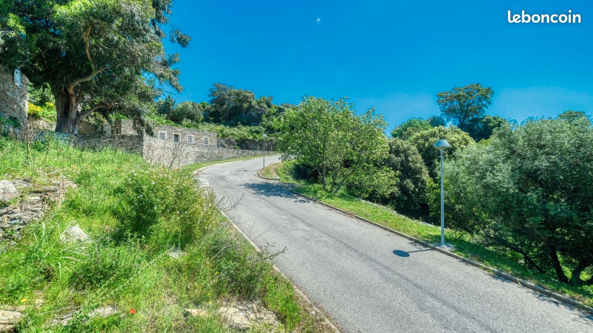 932m² Land in Bastia, France No. 92116