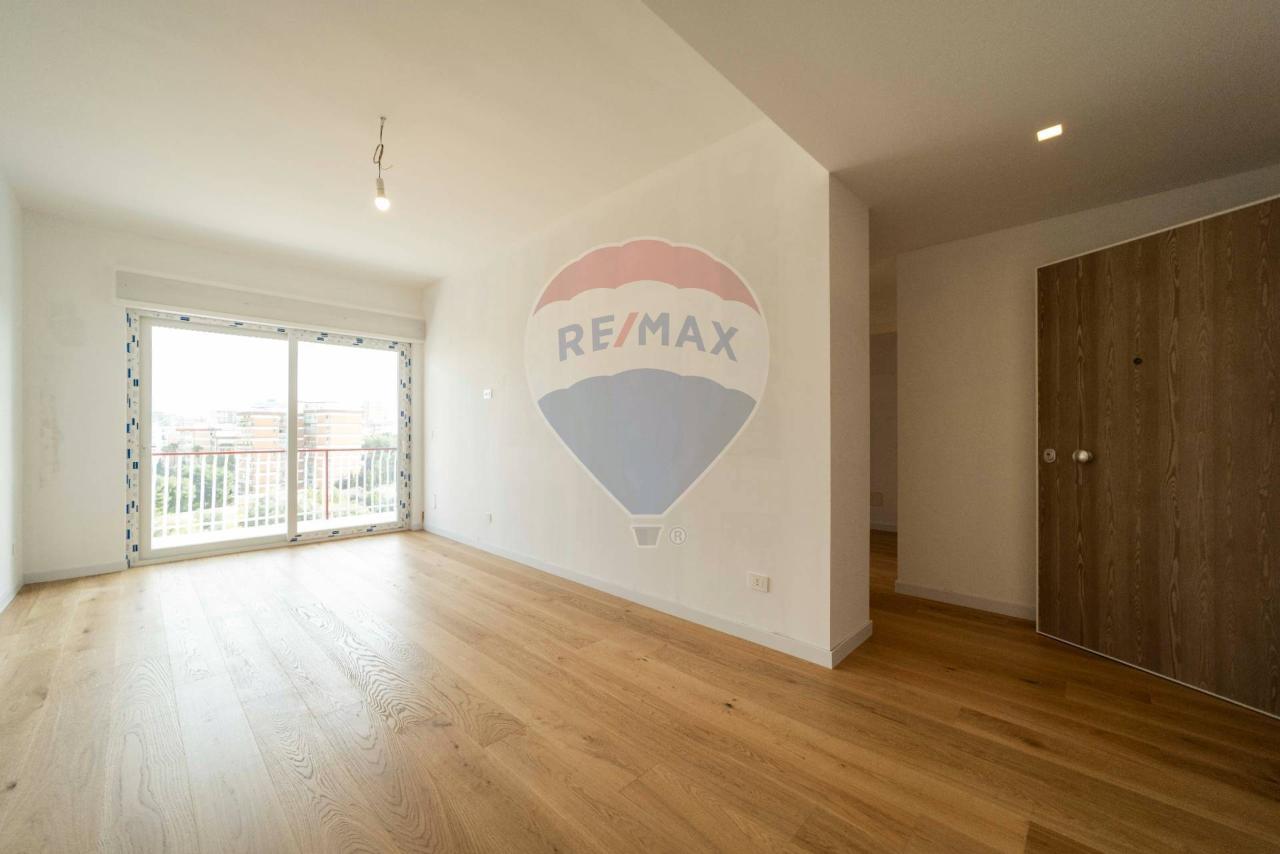 Квартира с 3 комнатами в Бари, Италия № 11661