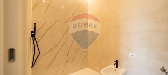 Квартира с 3 комнатами в Бари, Италия № 11661 7