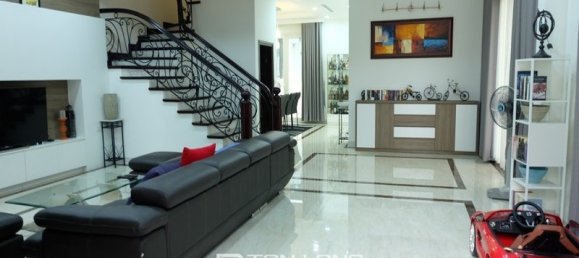 3 bedrooms Villa in Long Bien, Vietnam No. 1089 2