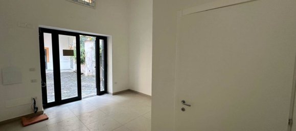 40m² Commercial property in Cava de' Tirreni, Italy No. 100629 8