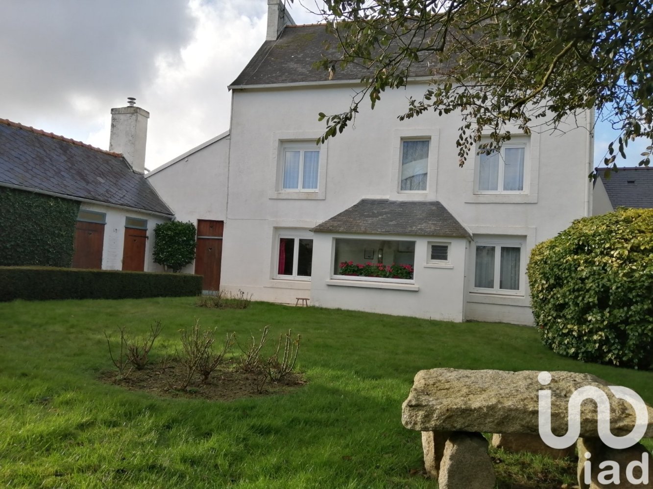 Casa de 6 dormitorios en Quemeneven, France No. 44179