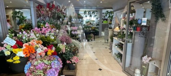 140m² Commercial property in Fontenay-sous-Bois, France No. 182170 6