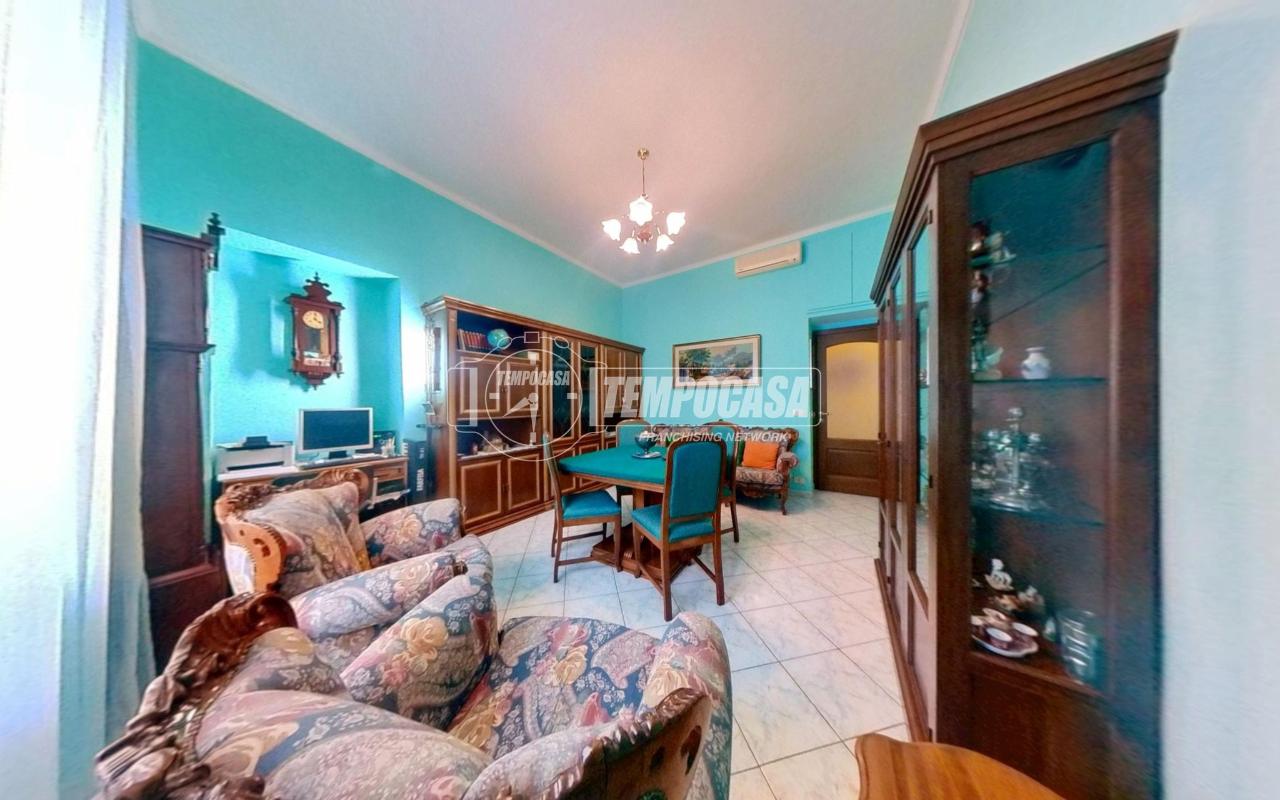 3-salle Appartement à Turin, Italy No. 139405