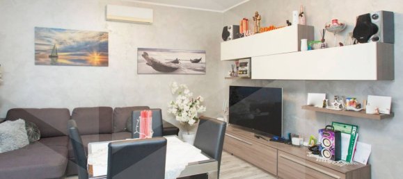 3 rooms Apartment in Milan, Italy No. 241466 2