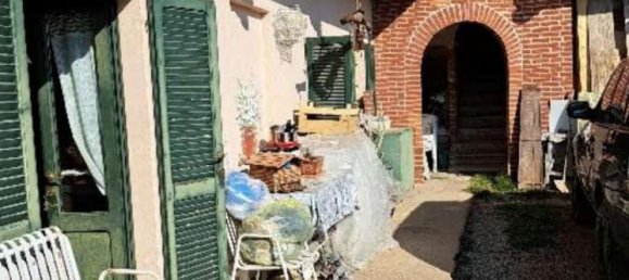 5 bedrooms House in Vicolungo, Italy No. 359399 2