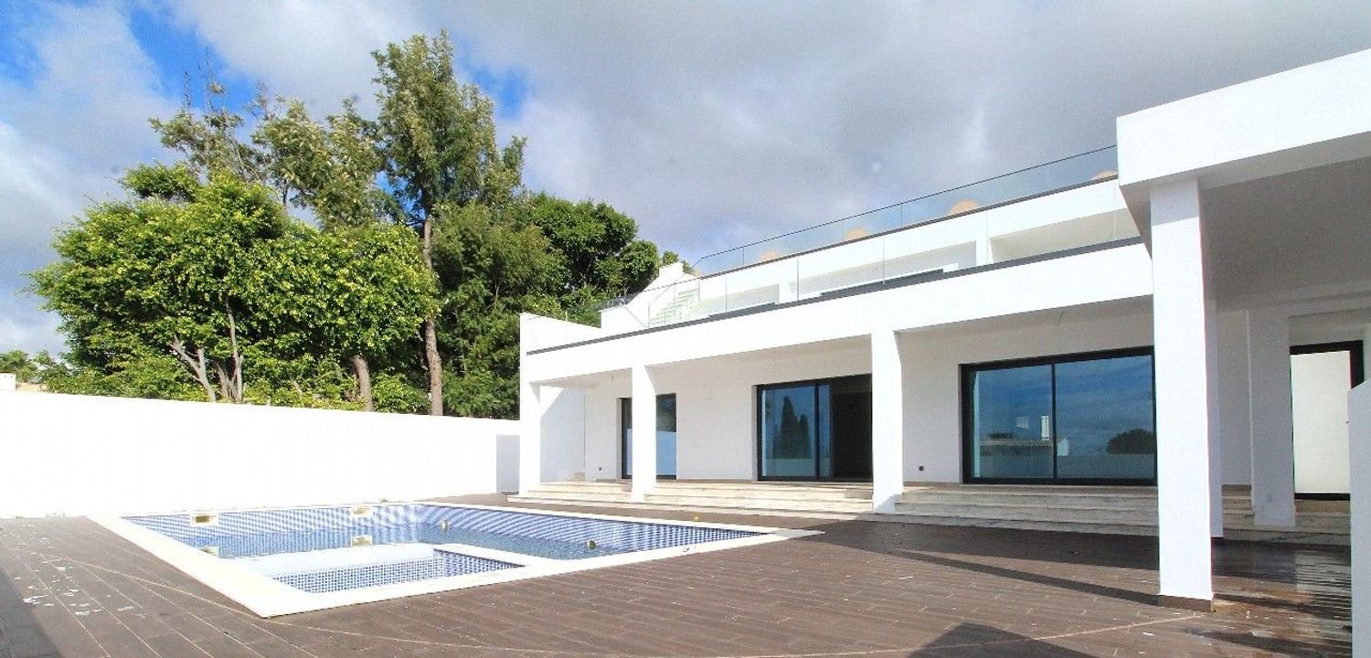 Casa de 5 dormitorios en Guia, Portugal No. 128274