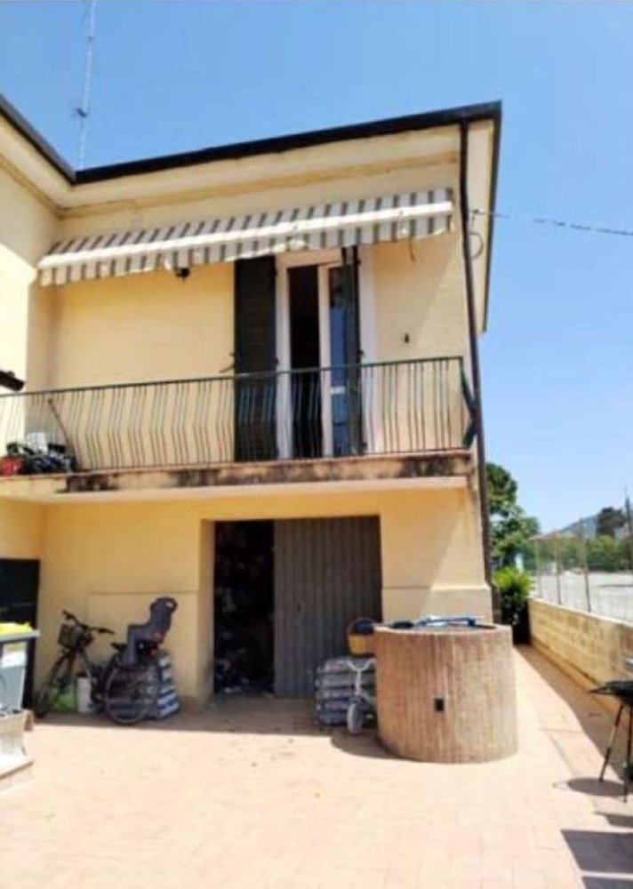 7 rooms House in Foligno, Italy No. 49944