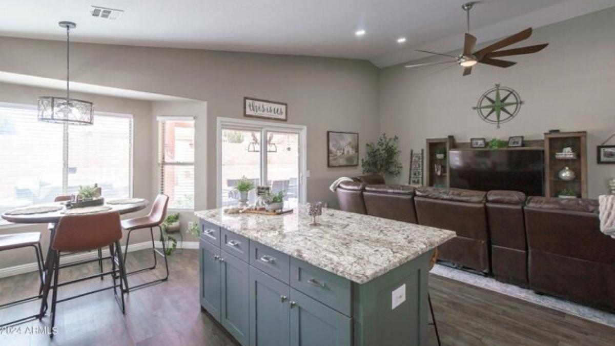 Дом с 4 спальнями в Сьерра Виста, США № 388091