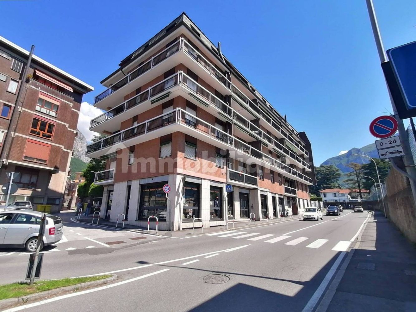 Квартира с 3 спальнями в Лекко, Италия № 312548