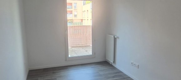 Apartamento de 2 dormitorios en Colombes, France No. 281510 5