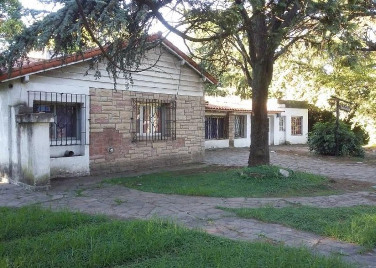 Casa de 8 dormitorios en Moreno, Argentina No. 19347