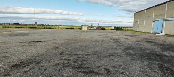 Gewerbliche Immobilie in Tricot, France 9200m², Nr. 254656 3