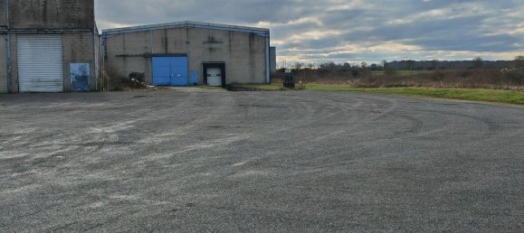 Gewerbliche Immobilie in Tricot, France 9200m², Nr. 254656 8