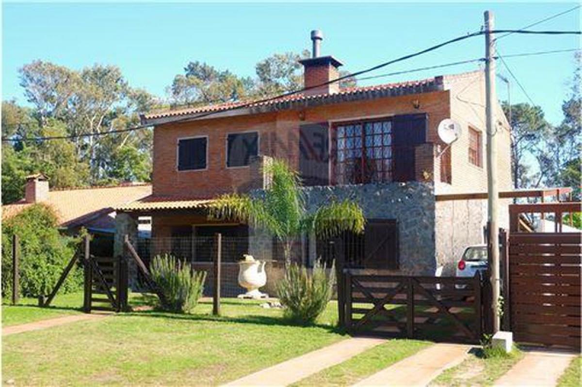 Casa de 4 dormitorios en Canelones, Uruguay No. 8701