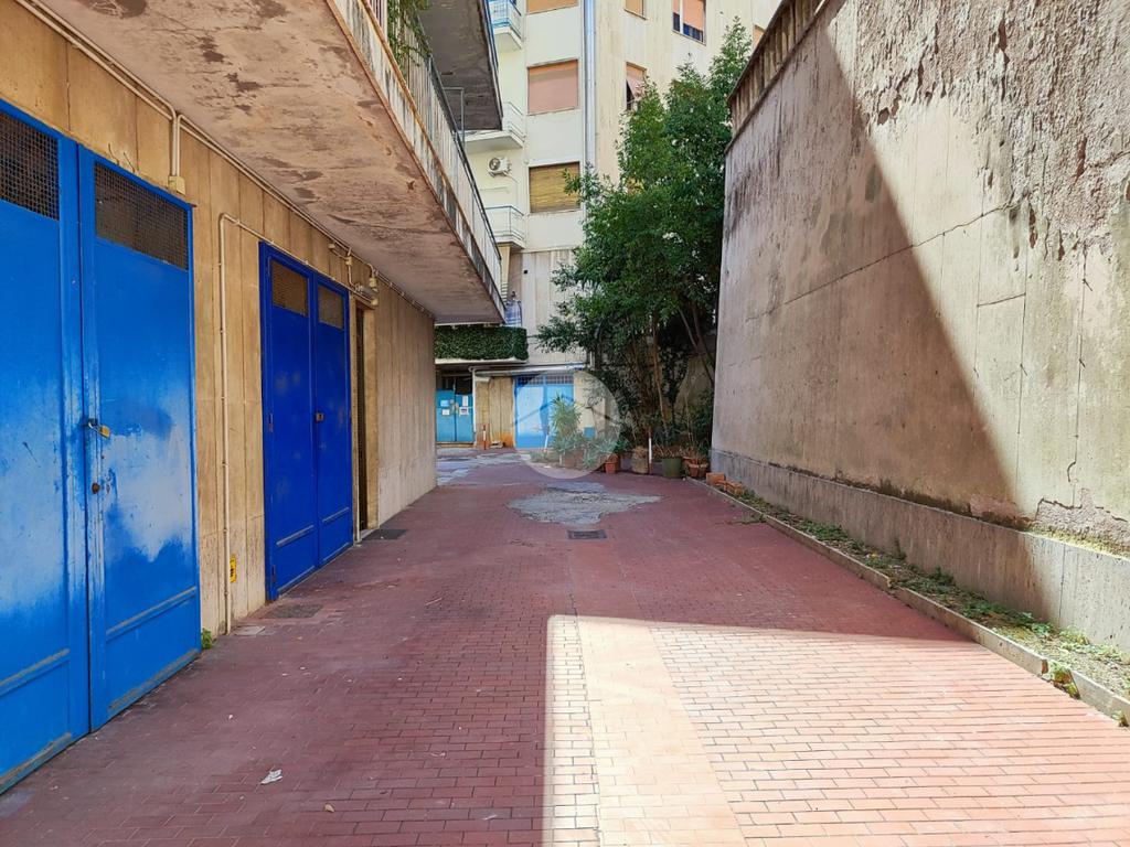  مرآب في Rome, Italy 100متر مربع رقم 359964