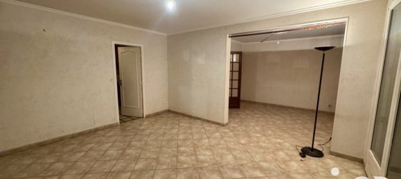 3 bedrooms House in Saint-Clement, France No. 194538 11