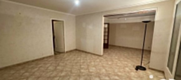 3 bedrooms House in Saint-Clement, France No. 194538 6