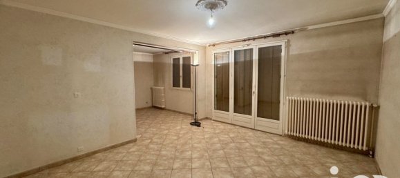 3 bedrooms House in Saint-Clement, France No. 194538 5