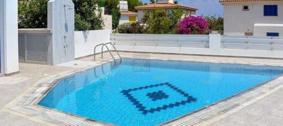 4 bedrooms House in Paralimni, Cyprus No. 7006 11