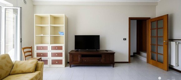 4 Schlafzimmer Haus in Notaresco, Italy, Nr. 345347 12