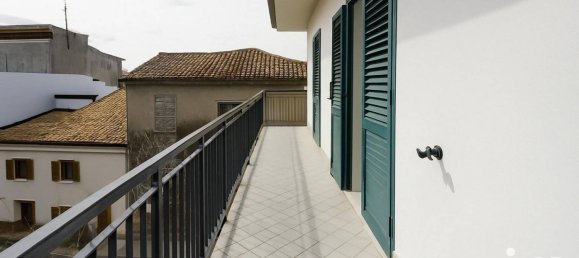 4 Schlafzimmer Haus in Notaresco, Italy, Nr. 345347 25
