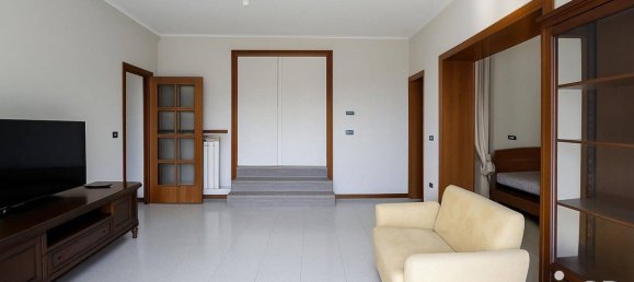 4 Schlafzimmer Haus in Notaresco, Italy, Nr. 345347 15