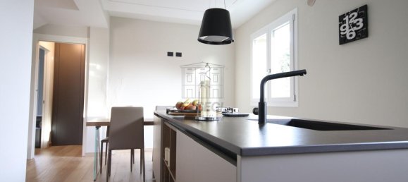 Villa de 9 divisões em Lucca, Italy N.º 8614 7