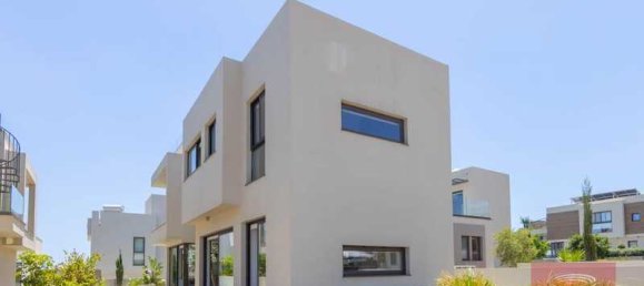 3 bedrooms Villa in Paralimni, Cyprus No. 18360 8