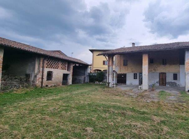 4 rooms House in Pandino, Italy No. 129817