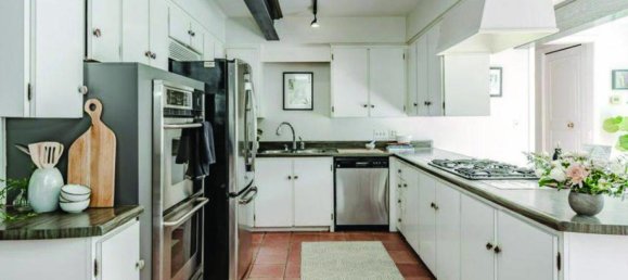 5 bedrooms House in Hamilton, Canada No. 908 11