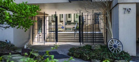 5 bedrooms House in Hamilton, Canada No. 908 6