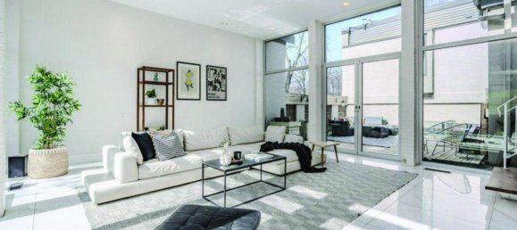 5 bedrooms House in Hamilton, Canada No. 908 10