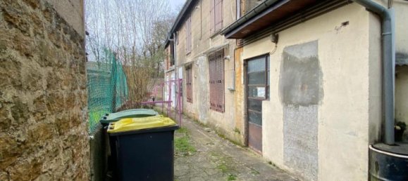 317m² Building in Sedan, France No. 63395 3