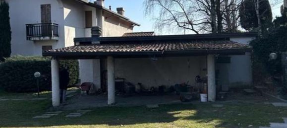 5 rooms Apartment in Erba, Italy No. 3907 3