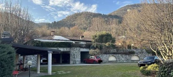 5 rooms Apartment in Erba, Italy No. 3907 2